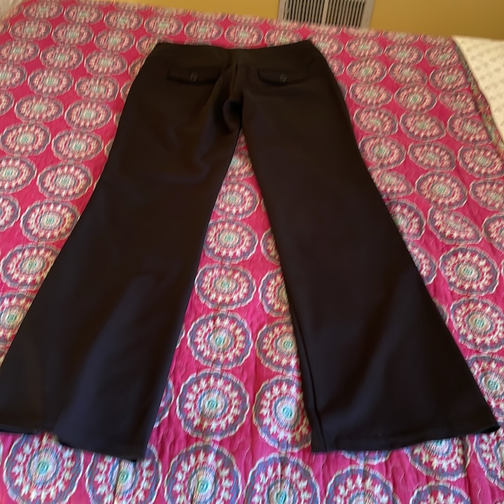 Very Flattering, Comfortable Material - image 3